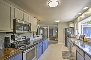 House (3 Bedrooms) | Interior