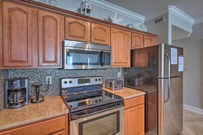 Apartment (2 Bedrooms) | Interior - Beachfront PCB Condo w/ Ocean Views & Pool Access! (Panama City Beach)