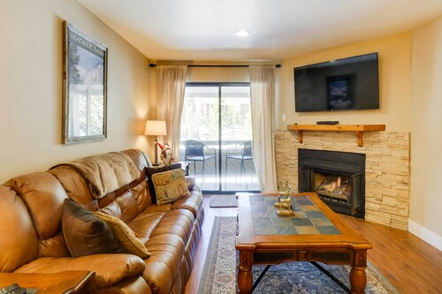 Chic & Cozy Breck Condo: Ski-in/ski-out at Peak 8!