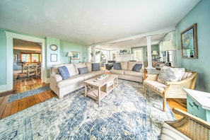 Interior - Private Waterfront Lake Erie Home w/ BBQ Patio (Ashtabula)