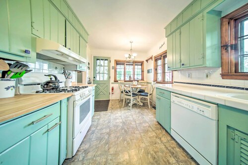 Private Waterfront Lake Erie Home w/ BBQ Patio