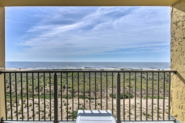 Apartment (2 Bedrooms) | Front of property - Balcony & Beach Access: Inviting Ocean City Condo (Ocean City)