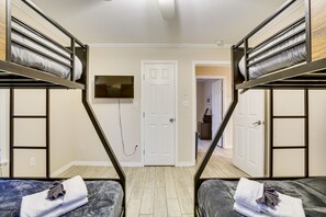 平房 (2 Bedrooms) | 2 間臥室、床單