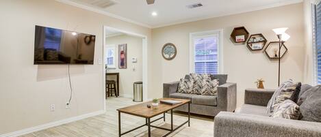 Cottage (2 Bedrooms) | Living area | TV