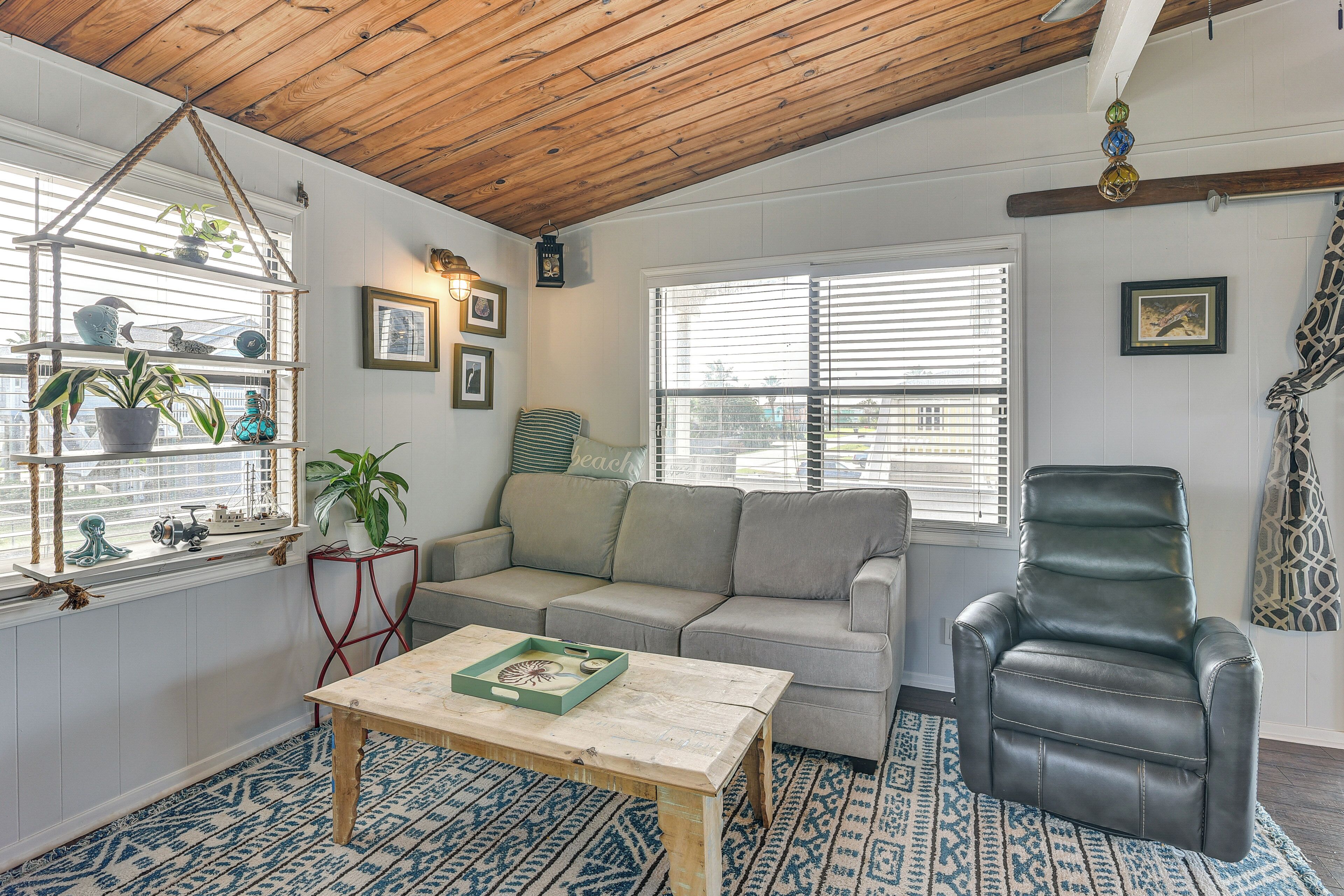 House (6 Bedrooms) | Interior