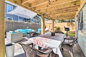 House (2 Bedrooms) | Interior - Galveston Retreat w/ Backyard & Patio! (Galveston)