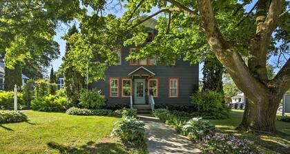 Walk to Dtwn Shops & Eats: Sturgeon Bay Retreat