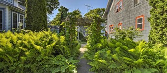 Walk to Dtwn Shops & Eats: Sturgeon Bay Retreat