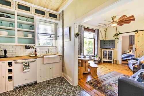 Walk to Dtwn Shops & Eats: Sturgeon Bay Retreat