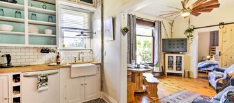 Walk to Dtwn Shops & Eats: Sturgeon Bay Retreat