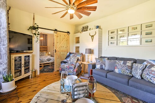 Walk to Dtwn Shops & Eats: Sturgeon Bay Retreat