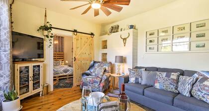 Walk to Dtwn Shops & Eats: Sturgeon Bay Retreat