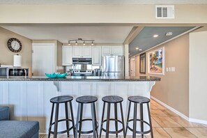 Interior - Chic PCB Condo w/ Pool Access + Beachfront Balcony (Panama City Beach)