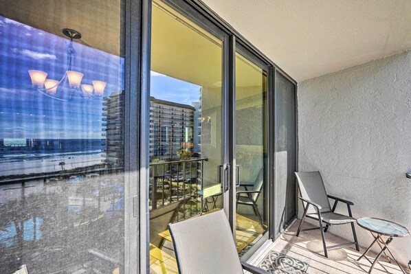 Interior - Chic PCB Condo w/ Pool Access + Beachfront Balcony (Panama City Beach)