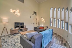 Apartment (2 Bedrooms) | Interior - Cozy Anchorage Retreat - Near Hiking & Dtwn! (Anchorage)