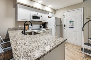 Apartment (1 Bedroom) | Interior - Steps to Ocean City Beach: Condo w/ Pool & Views (Ocean City)