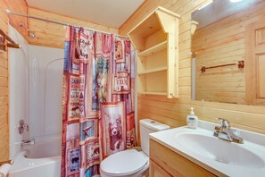 House (2 Bedrooms) | Bathroom | Bathtub