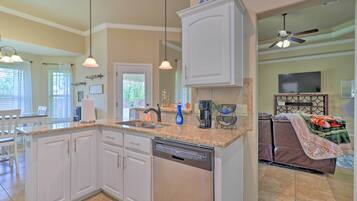 House (3 Bedrooms) | Interior