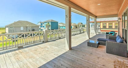 Walk to Shore: Coastal Escape in Crystal Beach!