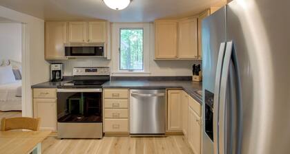 Updated Home w/ Deck: 2 Mi to Sister Bay Beach!