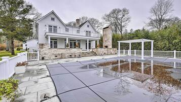 House (5 Bedrooms) | Interior