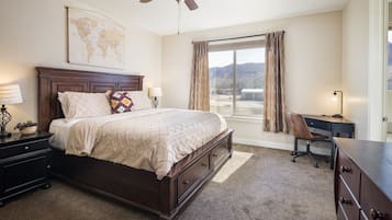 Casa Luxury, camere multiple, idromassaggio, vista montagna | 4 camere, una scrivania, postazione laptop, ferro/asse da stiro