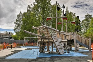 Apartment (3 Bedrooms) | Interior - Pet Friendly Anchorage Retreat w/ Deck & Yard (Anchorage)