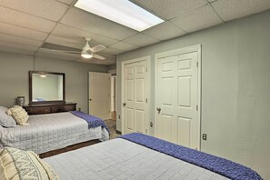 House (6 Bedrooms) | Interior