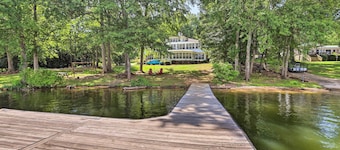 'the B Haus' Lakefront Retreat w/ Boat Ramp!