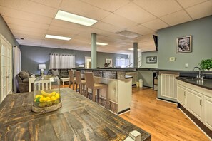 House (6 Bedrooms) | Interior