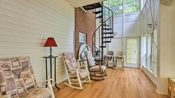 House (6 Bedrooms) | Interior