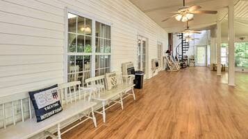 House (6 Bedrooms) | Interior