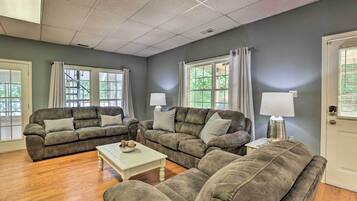 House (6 Bedrooms) | Interior