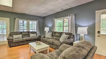 House (6 Bedrooms) | Interior