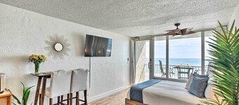Oceanfront, Fourth-floor Condo on Daytona Beach!