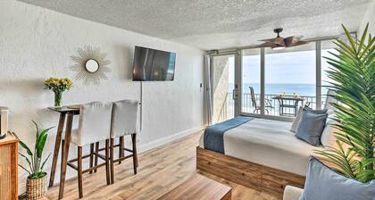 Oceanfront, Fourth-floor Condo on Daytona Beach!