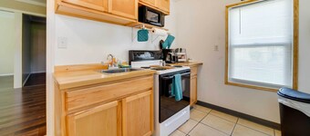 Geneva Cottage w/ Patio - Walk to Park, Lake Erie!