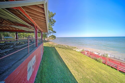 Geneva Cottage w/ Patio - Walk to Park, Lake Erie!