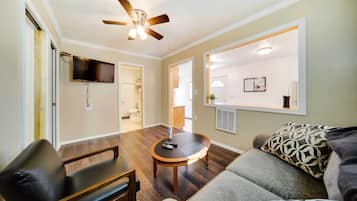 Cottage (2 Bedrooms) | Front of property