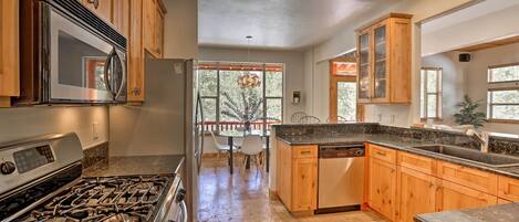 House (4 Bedrooms) | Interior