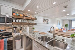 Apartment (2 Bedrooms) | Interior - Chic Fort Walton Condo ~ 2 Blocks to Beach! (Fort Walton Beach)