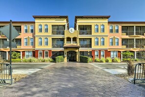 アパートメント (2 Bedrooms) | 施設の正面