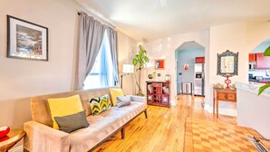 Living area - Modern Victorian Denver Home ~ 1 Mi to Dtwn! (Denver)