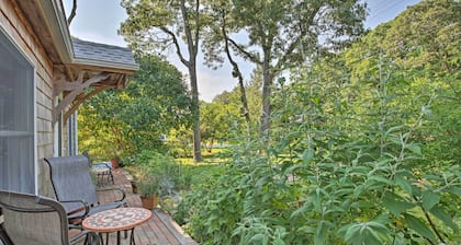 Cute East Hampton Cottage w/ Patio - Walk to Beach