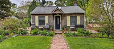 Cottage (2 Bedrooms) | Front of property
