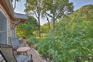 Cottage (2 Bedrooms) | Interior - Cute East Hampton Cottage w/ Patio - Walk to Beach (East Hampton)