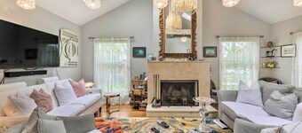 Cute East Hampton Cottage w/ Patio - Walk to Beach