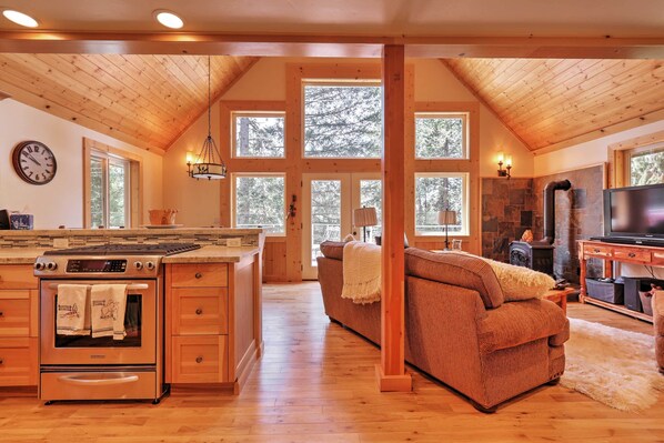House (3 Bedrooms) | Interior - Rustic Retreat w/ Deck: Steps From Lake Almanor! (Westwood)