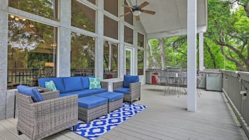 House (5 Bedrooms) | Interior