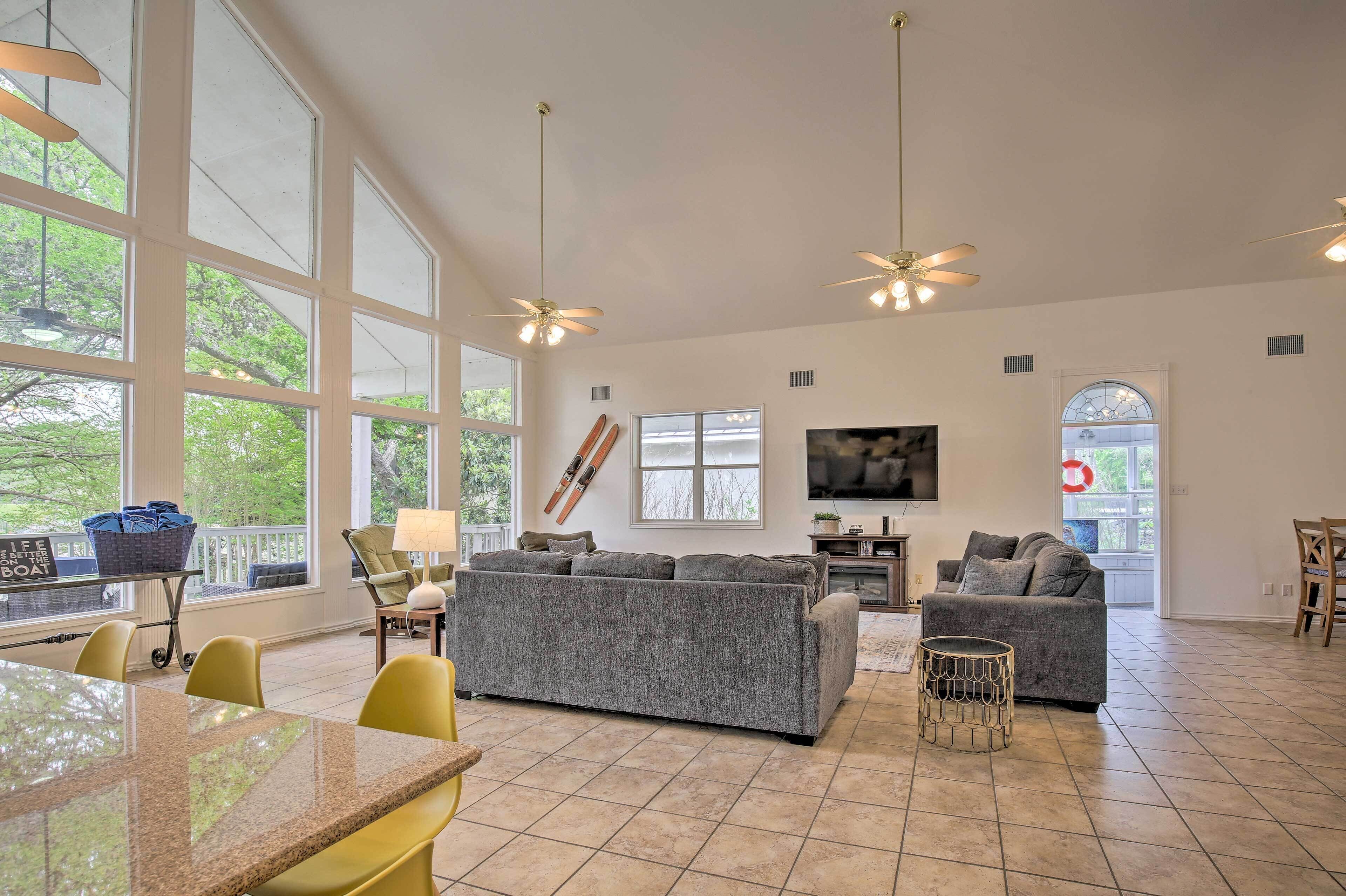House (5 Bedrooms) | Interior